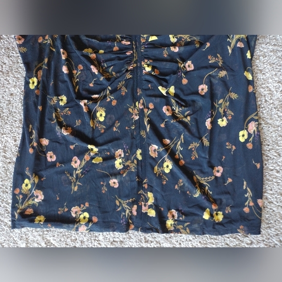 Daniel Rainn V-neck Floral Cap Sleeve Shirt NWT - Picture 4 of 11